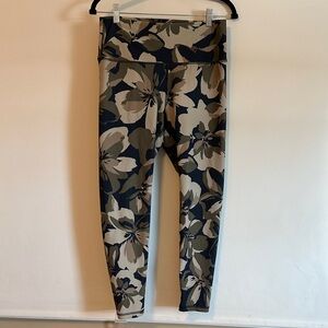 Old Navy Active High-Rise Leggings with Floral Design